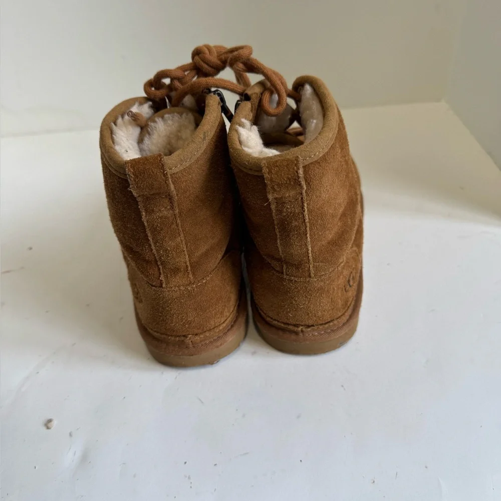 UGG Harkley Water Resistant Winter Chestnut Size 6